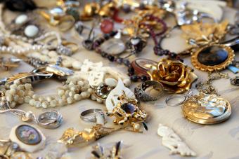 Best Ways to Sell Old Jewelry & Turn Your Heirlooms Into Cash