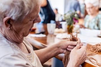 5 Easy Fall Crafts for Seniors for a Cozy Autumn Afternoon