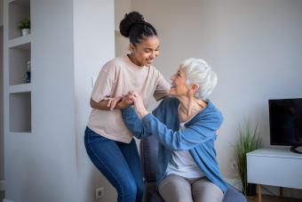 11 Tips for Alzheimer's Caregivers to Help & Support Their Loved Ones 