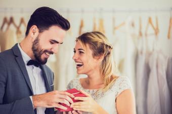 Romantic Wedding Gift Ideas From the Groom to the Bride
