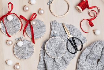8 Festive & Frugal DIY Recycled Christmas Decor Ideas