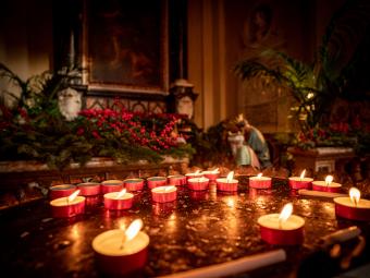 Christmas Eve Candlelight Service Ideas for a Symphony of Light