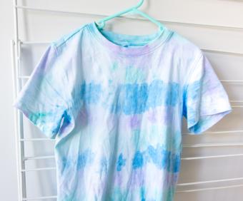 Don't Give Up: 4 Methods for Removing Old Stains From Clothes