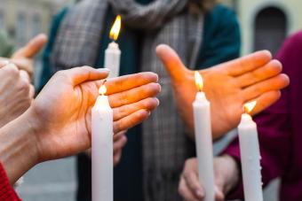 Tips for Organizing a Moving & Memorable Candlelight Vigil