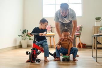 20 Indoor Toddler Activities That Require Little to No Clean Up